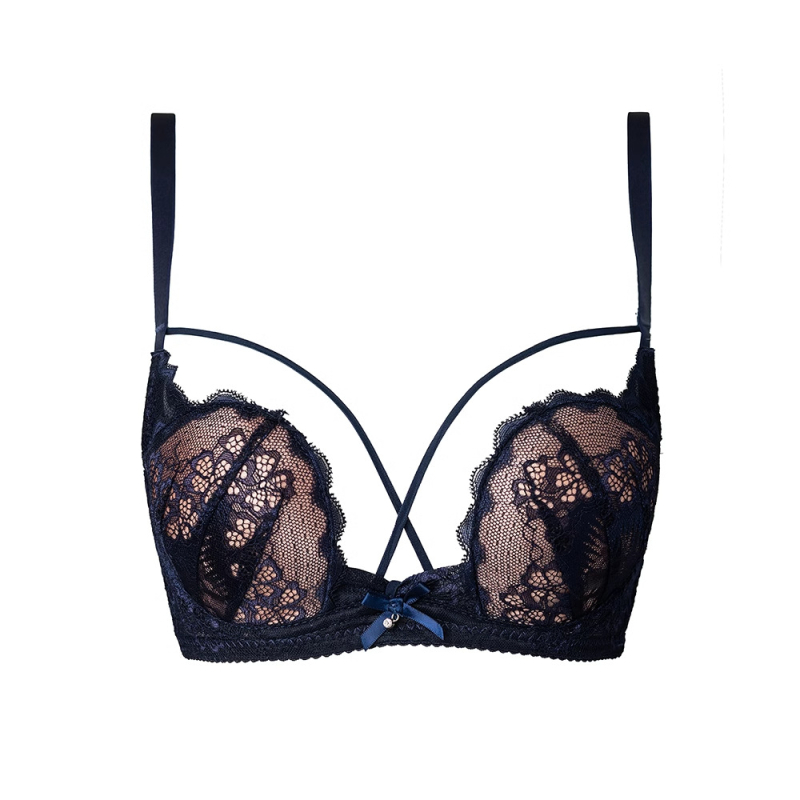 Set grudnjaka od čipke, cupa 3/4, tanke oblikovane košarice, fiksne dvostruke naramenice, stražnje kopče s tri reda kukica