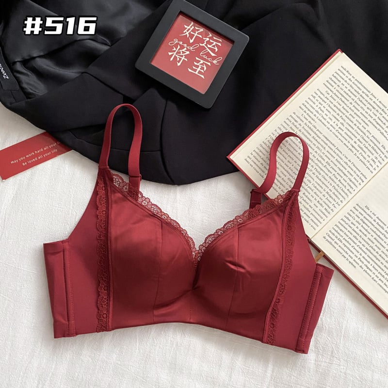 Nailoninis liemenėlės komplektas, pilnos taurės, plonai formuoti puodeliai, fiksuoti pečių dirželiai, užpakalinė keturių eilučių užtrauktukas