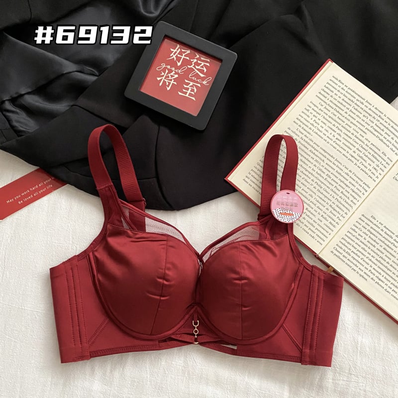 Nailoninis liemenėlės komplektas, pilnos taurės, plonai formuoti puodeliai, fiksuoti pečių dirželiai, užpakalinė keturių eilučių užtrauktukas