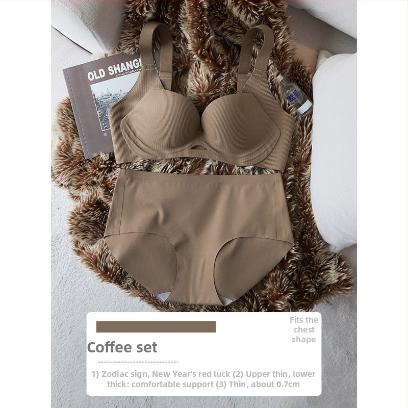 Set sutien, cupă 3/4, cupe subțiri turnate; Push-up cu adunare; închidere la spate cu patru rânduri de catarame; bretele fixe, dublu; material principal: nailon 80–90%