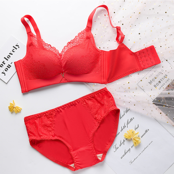 Nailonist rinnahoidja komplekt, 3/4 kuppidega, ilma metallrõngasteta, eemaldatavad kahekordsed õlad, vahtkussid, tagant kolmeridade kinnitamine, klassikaline luksusstiil