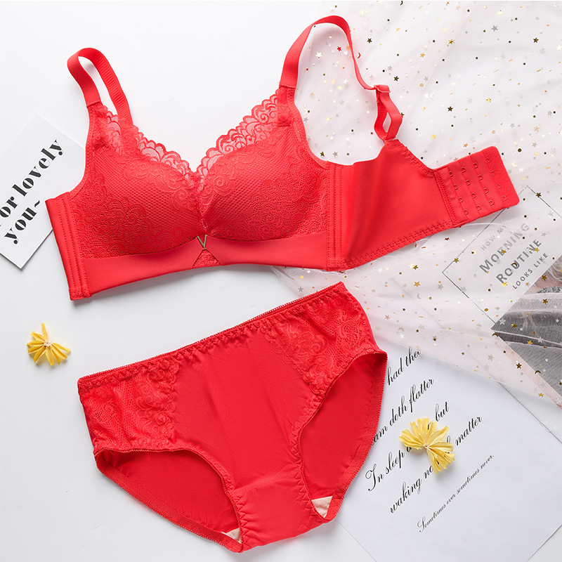 Nailonist rinnahoidja komplekt, 3/4 kuppidega, ilma metallrõngasteta, eemaldatavad kahekordsed õlad, vahtkussid, tagant kolmeridade kinnitamine, klassikaline luksusstiil