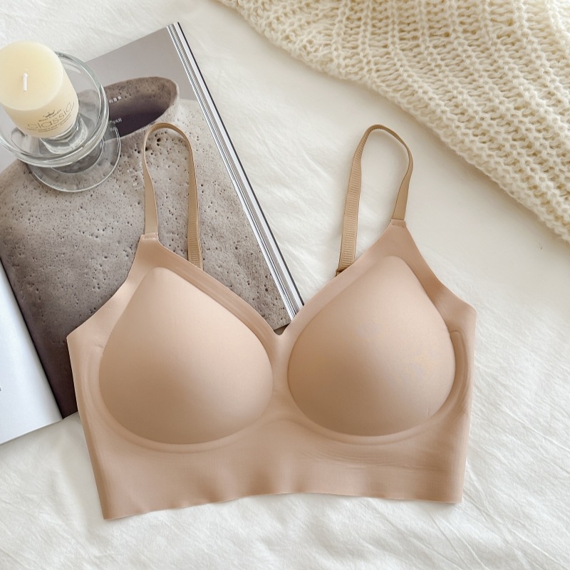 Nematoma siuvinėjimo liemenėlė mažoms krūtims — pakėlimas, prieš nusileidimą, šoninės formavimas, 3/4 taurė, be vielos, fiksuotos dvigubos petnešėlės