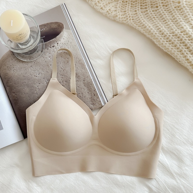 Nematoma siuvinėjimo liemenėlė mažoms krūtims — pakėlimas, prieš nusileidimą, šoninės formavimas, 3/4 taurė, be vielos, fiksuotos dvigubos petnešėlės