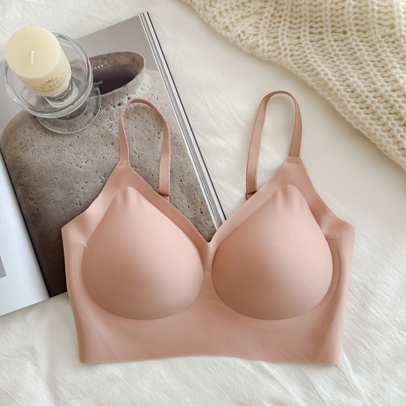 Nematoma siuvinėjimo liemenėlė mažoms krūtims — pakėlimas, prieš nusileidimą, šoninės formavimas, 3/4 taurė, be vielos, fiksuotos dvigubos petnešėlės