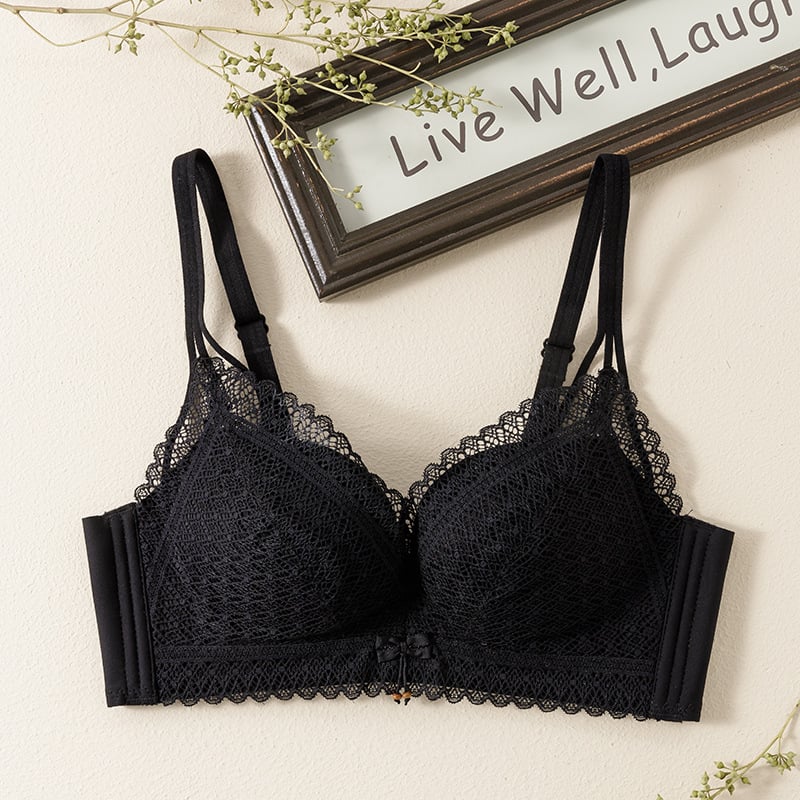 Čipkasti push-up grudnjak, 3/4 košarica, glavni materijal najlon, podstava od elastana 22%, fiksne dvostruke naramenice, stražnje kopče s tri redova