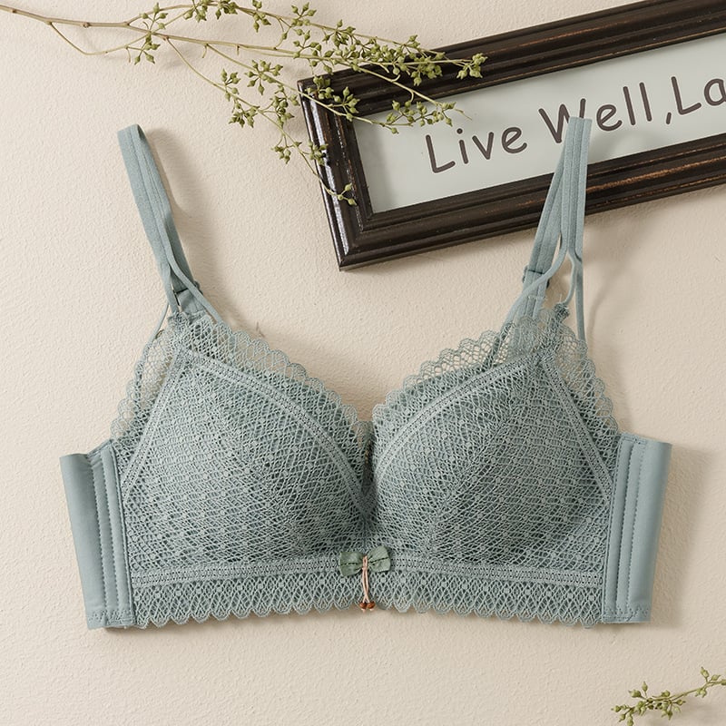 Čipkasti push-up grudnjak, 3/4 košarica, glavni materijal najlon, podstava od elastana 22%, fiksne dvostruke naramenice, stražnje kopče s tri redova