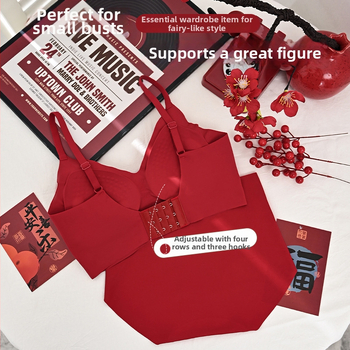 Bevielinis vestuvinis moterų apatinių komplektas - liemenėlė su 3/4 kaušeliais, plonos formuojančios kupos, pagrindinis audinys 66% nailonas, 34% spandeksas, užpakalinis užsegimas su keturiais kabliukais