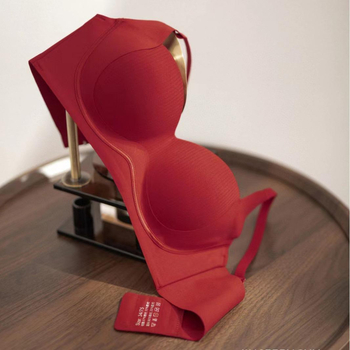 Grudnjak s bešavnom skupljanjem i dvostrukim podizanjem, prozračan i udoban; 3/4 košarica, tanko oblikovana košarica, najlon materijal, fiksne dvostruke naramenice