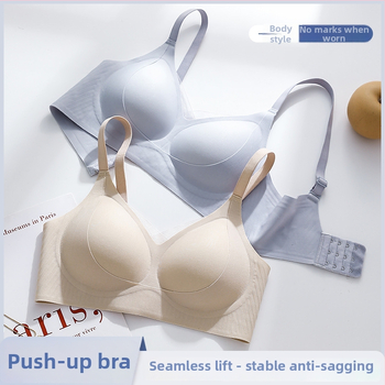 Bešepienė liemenėlė mažoms krūtims, be metalo žiedų, 3/4 puodelio, plonos formuojančios kaušės, nugaros trijų eilių užsegimas, fiksuotos dvigubos petnešos; pagrindinis audinys: nailonas; įdaila: spandeks