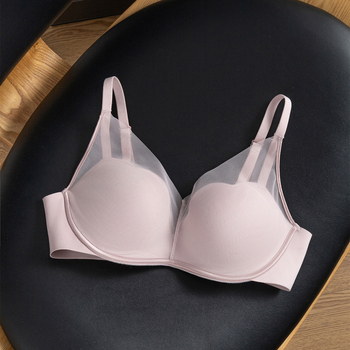 Bež žice push-up grudnjak od čipkaste mreže, duboki V dekolte, najlon vanjska tkanina, podstava od poliestera, fiksni dvostruki naramenici