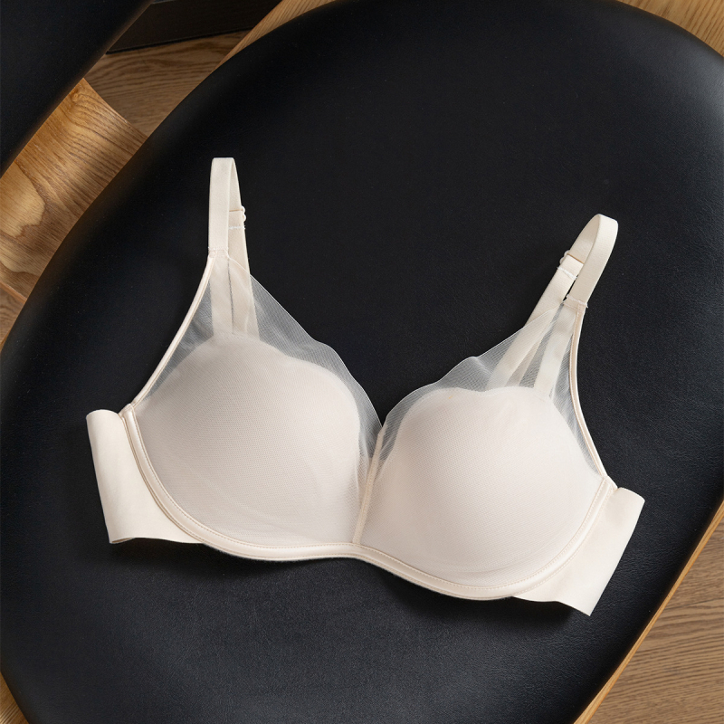 Bež žice push-up grudnjak od čipkaste mreže, duboki V dekolte, najlon vanjska tkanina, podstava od poliestera, fiksni dvostruki naramenici