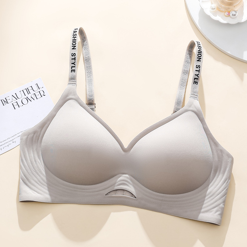 Bezšivni ženski grudnjak od najlona, čvrsti dvostruki naramenici, tanke oblikovane košarice, stražnje kopčanje s četiri reda kukica, bez žice, nježna podrška