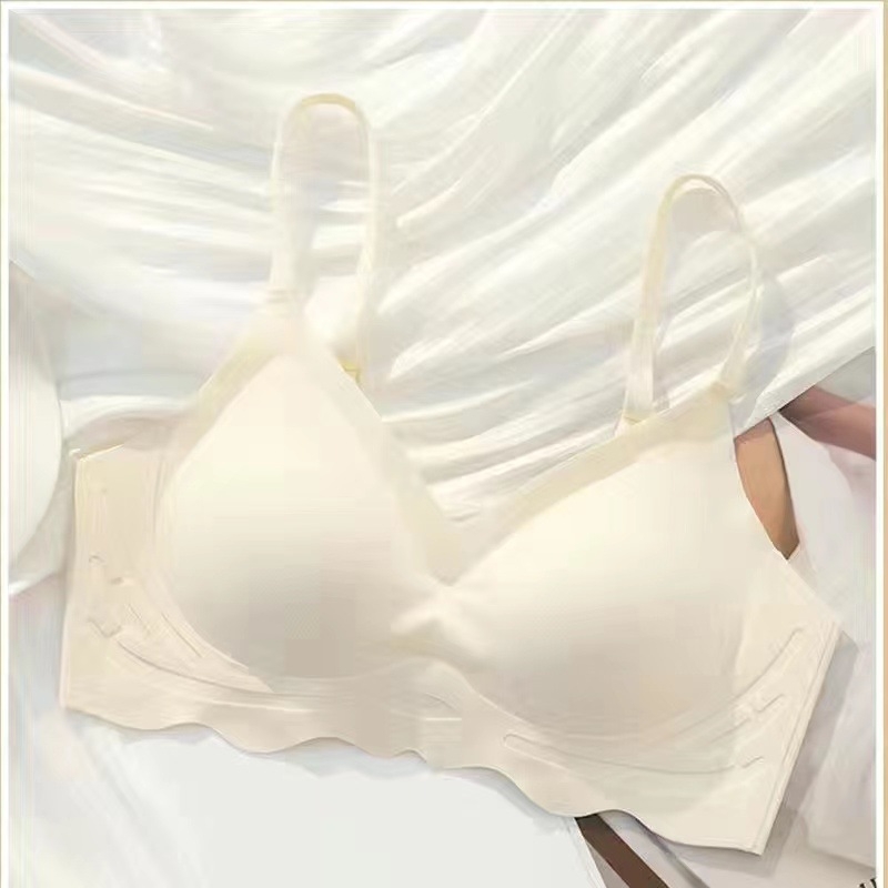 Ženski grudnjak, bezšivan, bez žice, prozračan najlon materijal; košarice 3/4 s debelim oblikovanim košaricama; čvrste dvostruke naramenice; stražnje kopčanje s četiri reda.