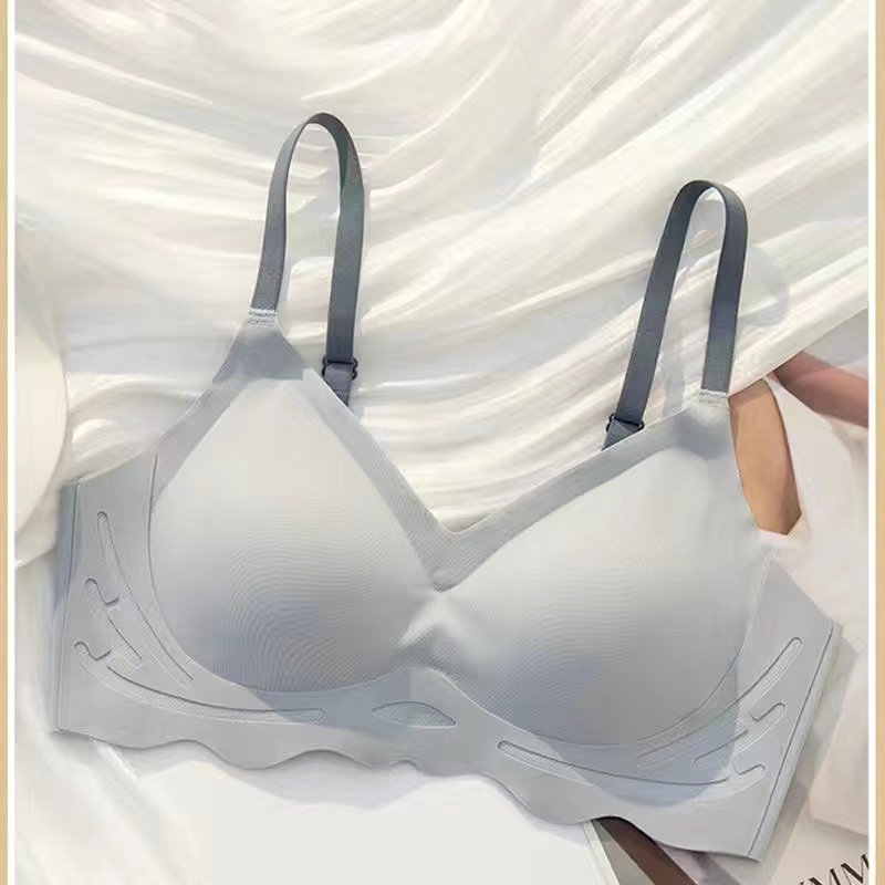 Ženski grudnjak, bezšivan, bez žice, prozračan najlon materijal; košarice 3/4 s debelim oblikovanim košaricama; čvrste dvostruke naramenice; stražnje kopčanje s četiri reda.