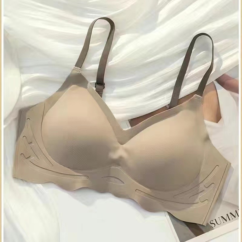 Ženski grudnjak, bezšivan, bez žice, prozračan najlon materijal; košarice 3/4 s debelim oblikovanim košaricama; čvrste dvostruke naramenice; stražnje kopčanje s četiri reda.