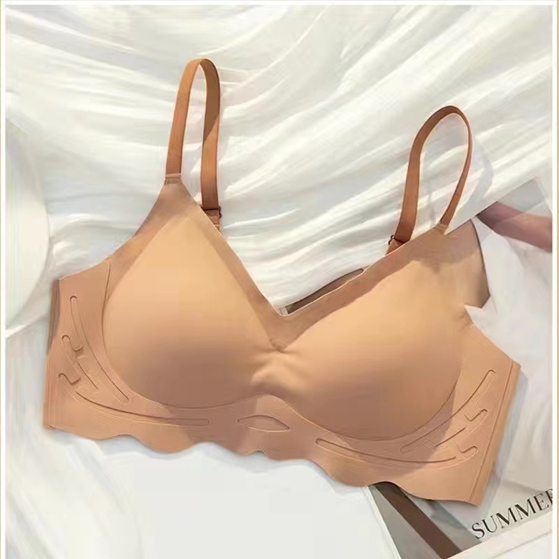 Ženski grudnjak, bezšivan, bez žice, prozračan najlon materijal; košarice 3/4 s debelim oblikovanim košaricama; čvrste dvostruke naramenice; stražnje kopčanje s četiri reda.