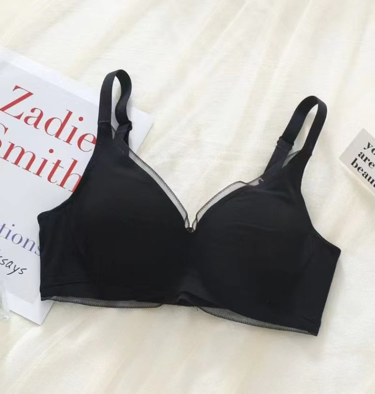 Belaidė liemenėlė su 3/4 puodeliu, be siūlių dizainas; pagrindinis audinys nailonas 70–80%; pamušalas iš Mulberry šilko; fiksuotos dvigubos petnešėlės; nugaros trijų eilių kabliukai