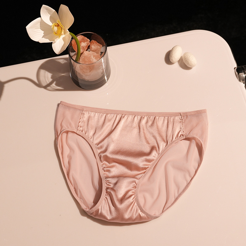 Krūtinėlė iš Mulberry šilko, trikampė puodelio forma, be plieno žiedo, plonas formuojamas puodelis, kvėpuojantis