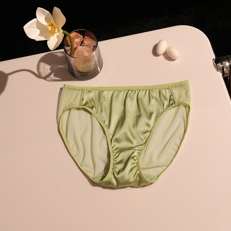 Krūtinėlė iš Mulberry šilko, trikampė puodelio forma, be plieno žiedo, plonas formuojamas puodelis, kvėpuojantis