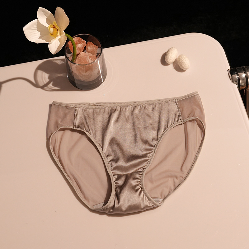 Krūtinėlė iš Mulberry šilko, trikampė puodelio forma, be plieno žiedo, plonas formuojamas puodelis, kvėpuojantis