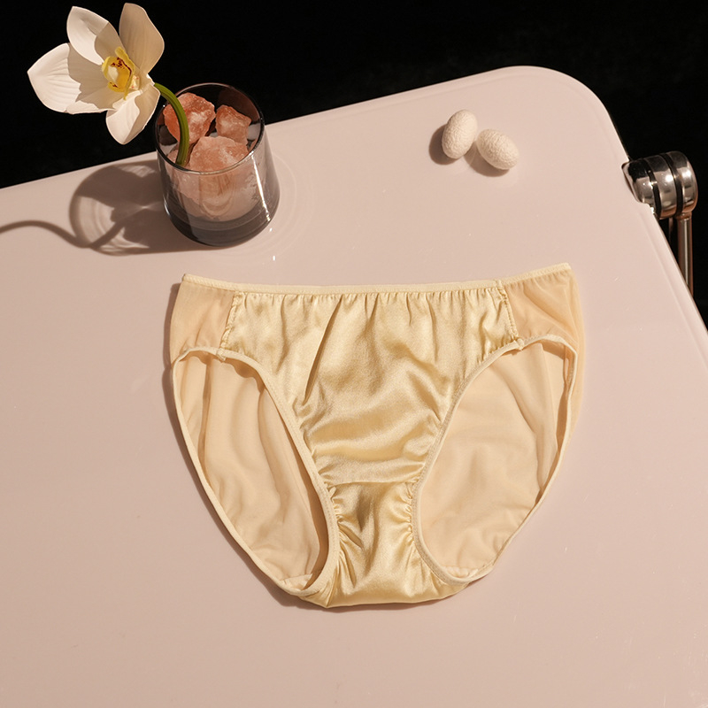 Krūtinėlė iš Mulberry šilko, trikampė puodelio forma, be plieno žiedo, plonas formuojamas puodelis, kvėpuojantis