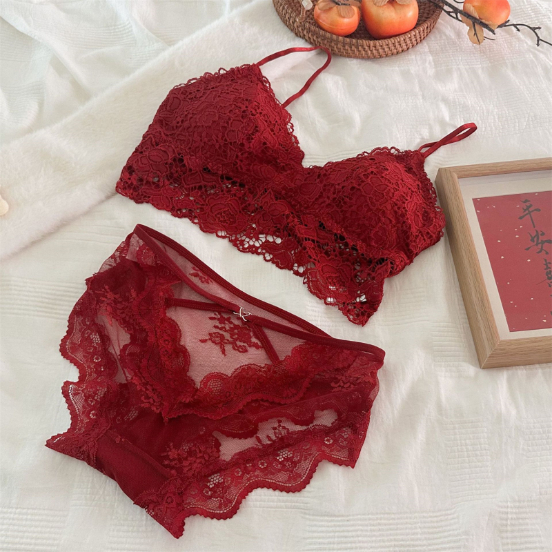 Nailoniniai moteriški apatiniai su trikampio kupeliais, ploni formuoti kupeliai, fiksuoti dvigubi dirželiai, nugaros dizainas