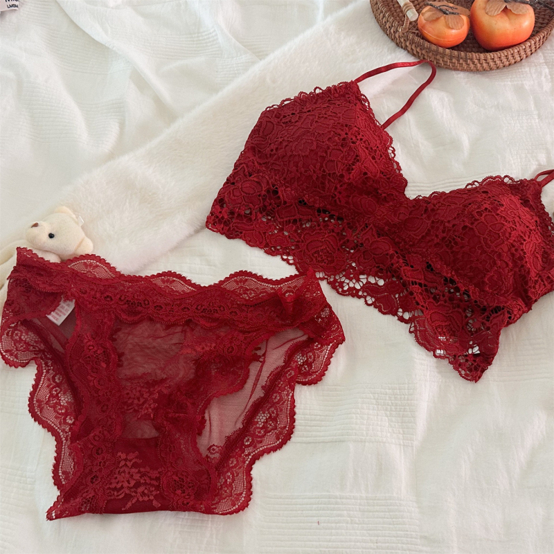 Nailoniniai moteriški apatiniai su trikampio kupeliais, ploni formuoti kupeliai, fiksuoti dvigubi dirželiai, nugaros dizainas