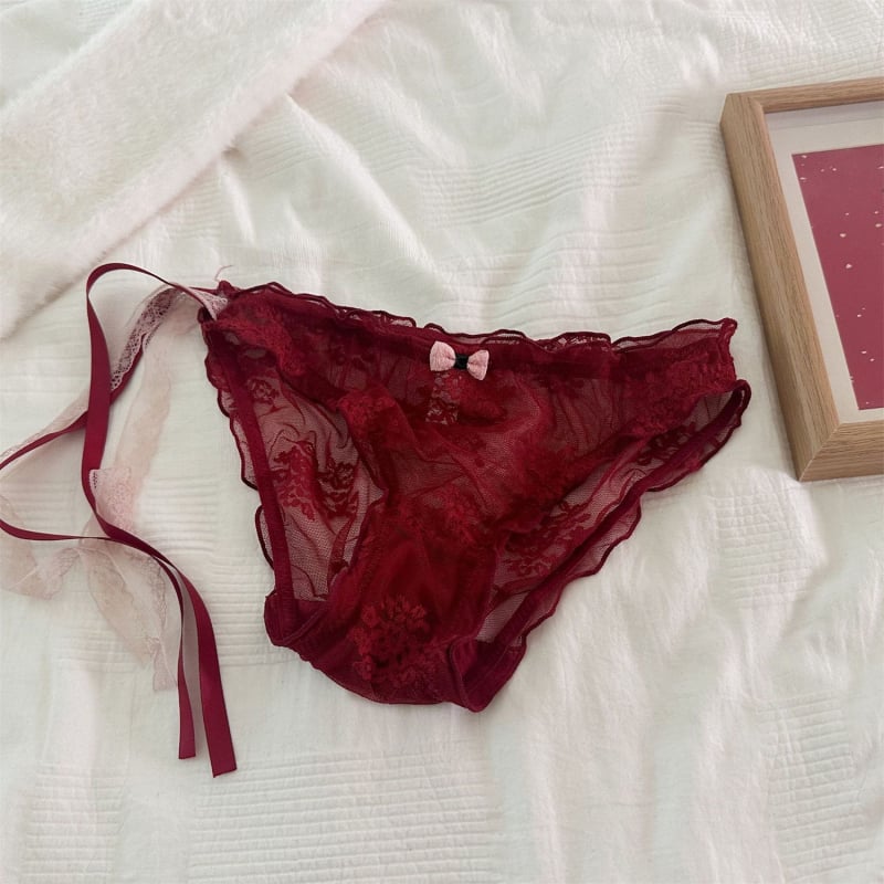 Nailoniniai moteriški apatiniai su trikampio kupeliais, ploni formuoti kupeliai, fiksuoti dvigubi dirželiai, nugaros dizainas