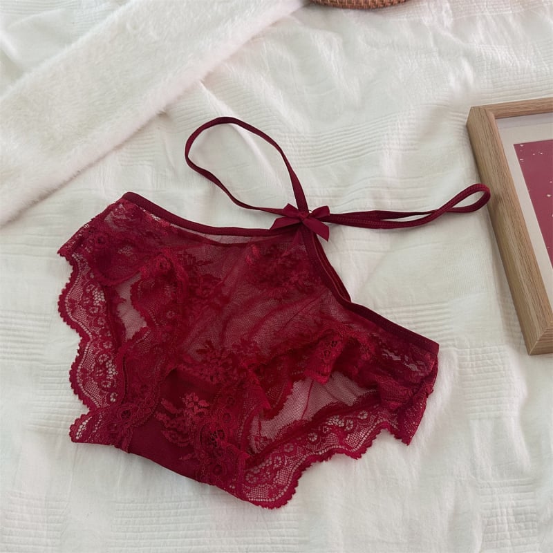 Nailoniniai moteriški apatiniai su trikampio kupeliais, ploni formuoti kupeliai, fiksuoti dvigubi dirželiai, nugaros dizainas