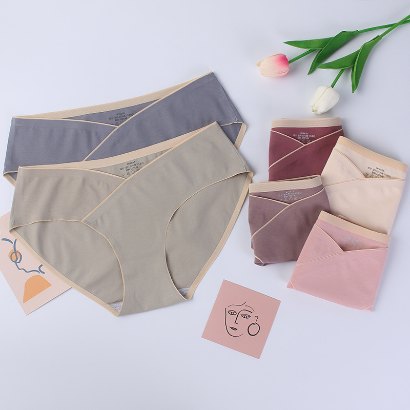 Materinski gaćice od pamuka, niski struk, glavna tkanina 95% pamuk, rub u preponi 100% pamuk, podrška trbuha za trudnoću i postporođajno razdoblje