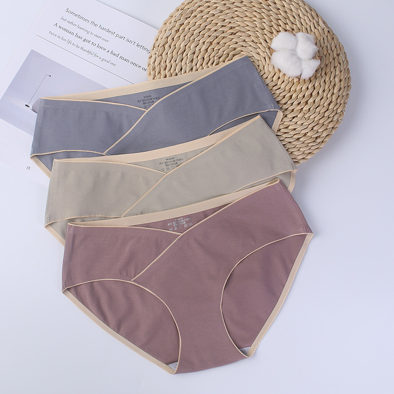 Materinski gaćice od pamuka, niski struk, glavna tkanina 95% pamuk, rub u preponi 100% pamuk, podrška trbuha za trudnoću i postporođajno razdoblje