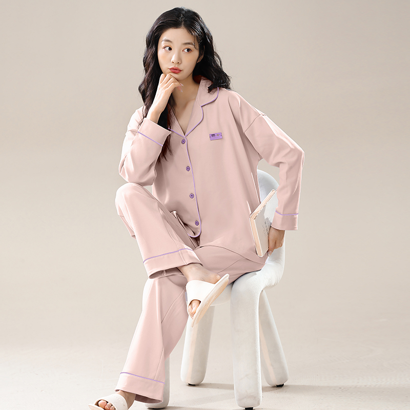 Naiste puuvillane pidžaama komplekt kardigani stiil, pikkade varrukad, kaelus lapell, keskmine paksus 201–250 g/m²