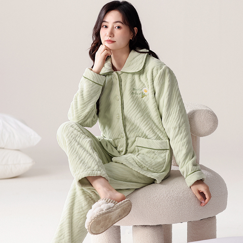 Ženski set pidžama od koralnog flisa, debeli toplinski poliester 95–100%, 251–300 g/m², rever s reverom, dugi rukavi i hlače (jesen/zima)