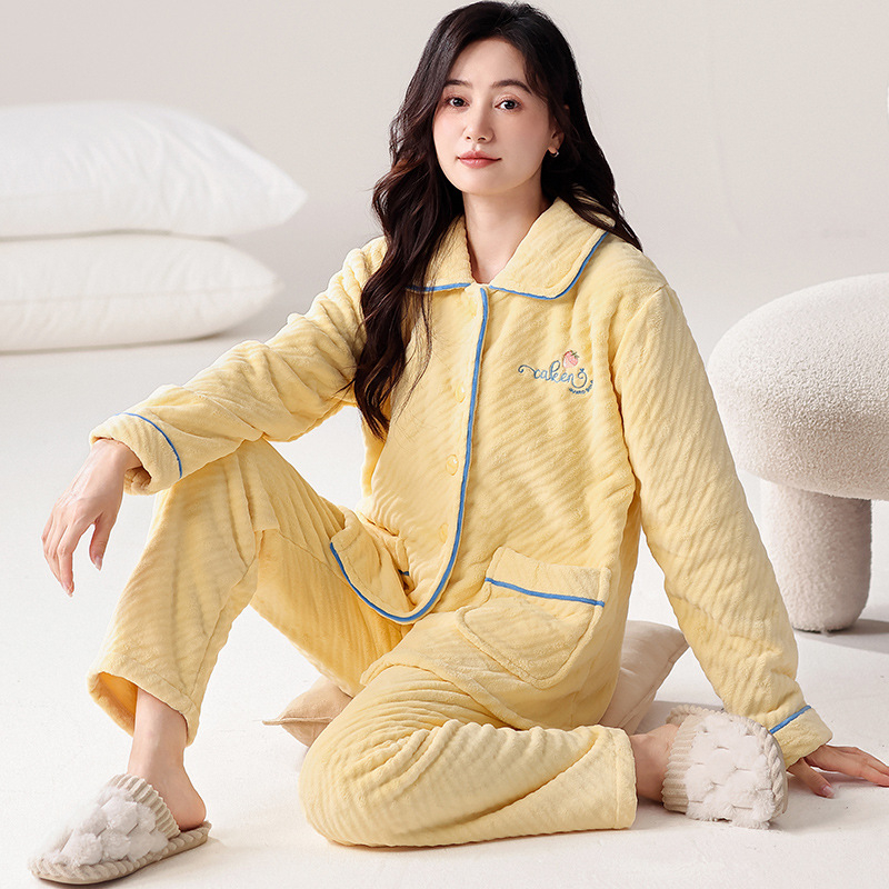 Ženski set pidžama od koralnog flisa, debeli toplinski poliester 95–100%, 251–300 g/m², rever s reverom, dugi rukavi i hlače (jesen/zima)