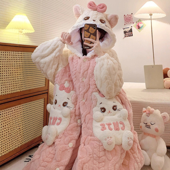 Naiste korallfliisi ööriiete komplekt talveks, kapuutsiga pikkade varrukatega püksid; polüester 90–95%.