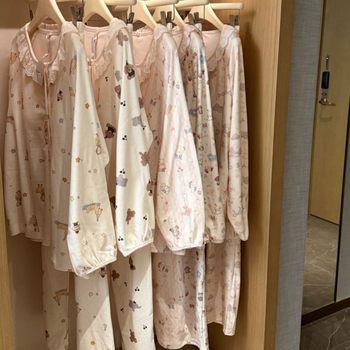 Naiste Derong akrüülist pižamakomplekt, ümmarguse kaelusega, pikad varrukad, püksid, keskmise paksusega