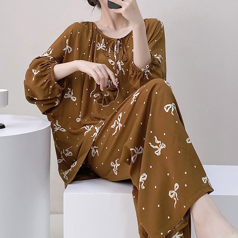 Ženski pidžama set od pamuk-saten viskoze, dugi rukav, ovratnik tip lapel, tanki materijal 121–140 g/m², hlače