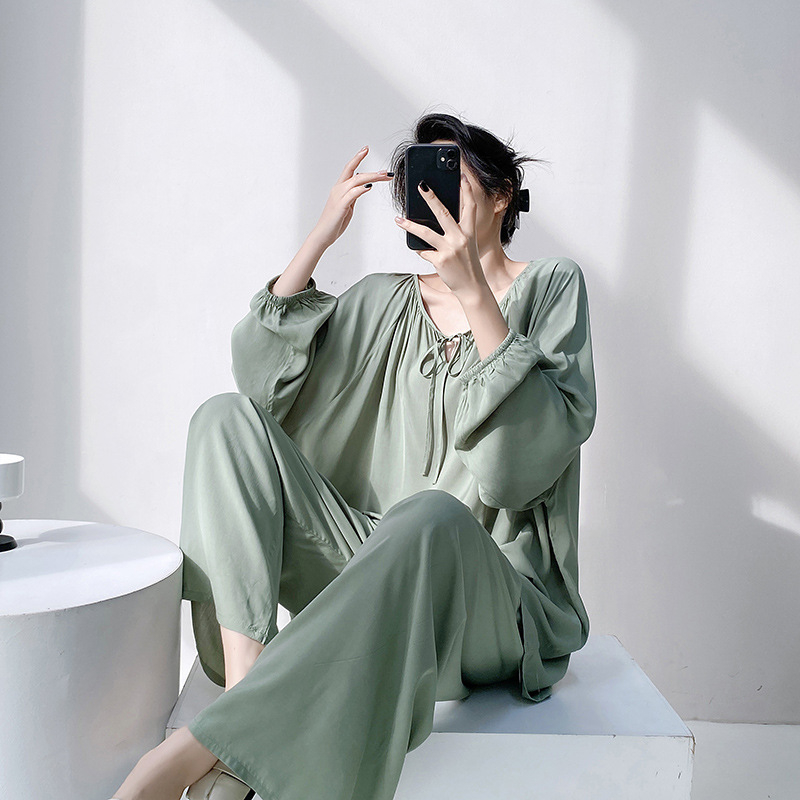 Ženski pidžama set od pamuk-saten viskoze, dugi rukav, ovratnik tip lapel, tanki materijal 121–140 g/m², hlače