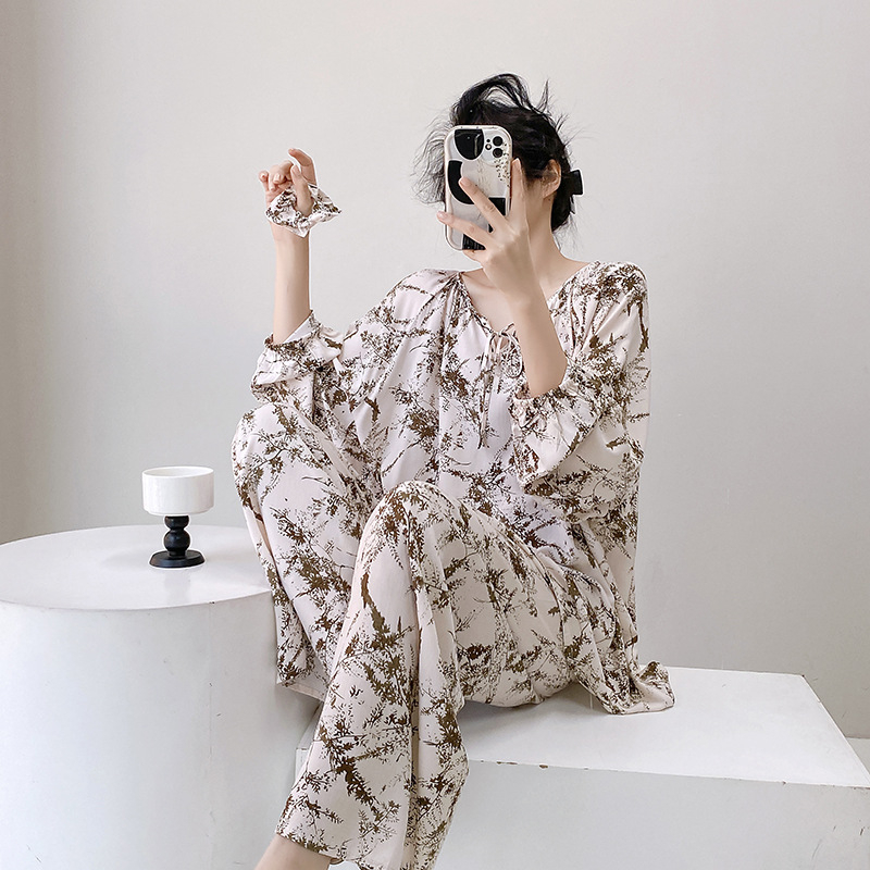 Ženski pidžama set od pamuk-saten viskoze, dugi rukav, ovratnik tip lapel, tanki materijal 121–140 g/m², hlače