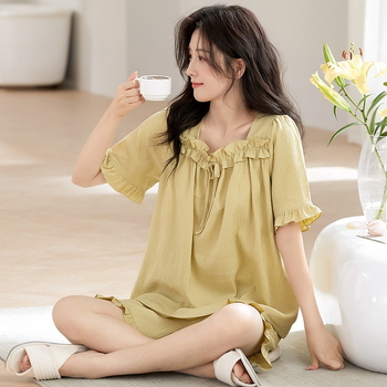 Ženski pižama set – mekana cloud cotton tkanina, okrugli vrat, 3/4 rukavi, kratke hlače, princeza stil s cvjetnim ovratnikom, integrirani jastučić za prsa