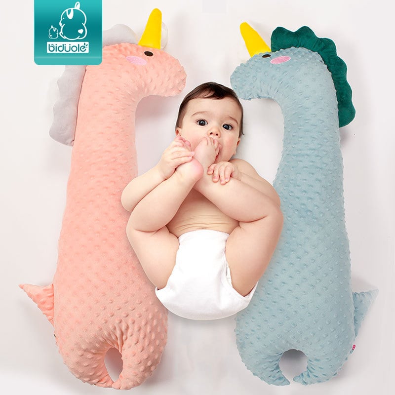 Pidole kūdikio pliušinis miego pagalvėlis – saldainio formos, tinkamas kūdikiams 0–3 metų; įdėklas: poliesterio pluoštas