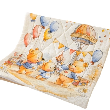 Kūdikių žieminis pledas iš gryno medvilnės audinio, poliesterio įdėklas, svoris 0.55–1.0 kg, tinkamas iki 1 metų, personalizuotas su karikatūriniu atspaudu