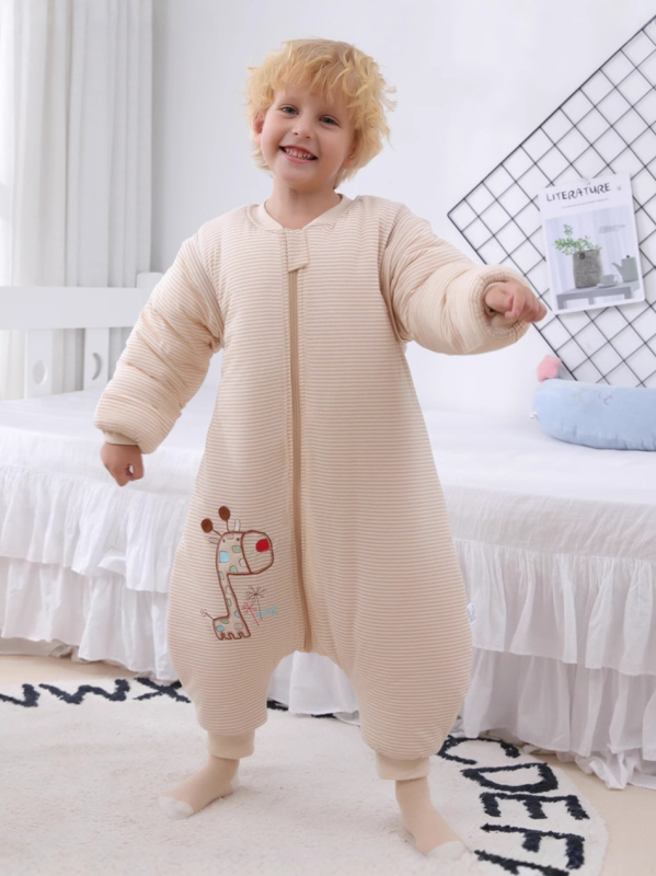 Miegmaišis kūdikiams ir mažiems vaikams – storesnio dizaino, 95% medvilnės audinys, poliesterio užpildas, nuimamos rankovės, metalinis užtrauktukas.