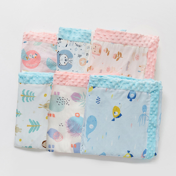 PANPAN TREE beebide tekk, korallfleec; eesmaterjal: 70% bambuskiud / 30% puuvill; vooder: beanie puuvill (polüesterikiud); muster: loomad/multikas; sobiv 1–3-aastastele