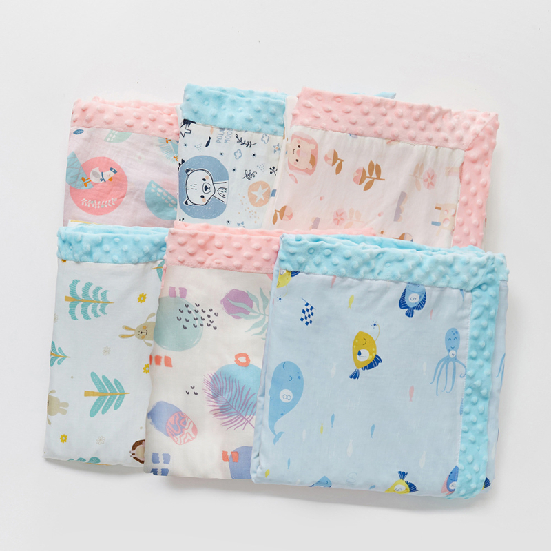 PANPAN TREE beebide tekk, korallfleec; eesmaterjal: 70% bambuskiud / 30% puuvill; vooder: beanie puuvill (polüesterikiud); muster: loomad/multikas; sobiv 1–3-aastastele