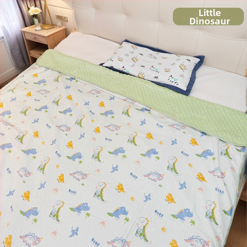 Kūdikio pledas su dvipusiu dizainu, priekinė pusė 100% medvilnė, nugarinė 100% poliesteris, skalbiamas mašinoje, tinkamas visiems metų laikams, nuo naujagimio iki 6 metų.