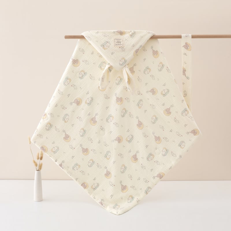 Naujagimio įvyniojimo antklodė - audinys: verpalai, užpildas: šilko-pamukas, raštas: karikatūra, tinka naujagimiams