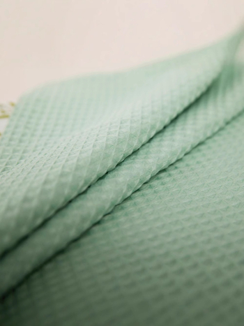 Sofos pledas — 70% bambuko pluošto, 30% medvilnės; kūdikiams; tinkamas vasarai, pavasariui ir rudeniui; raštai: gyvūnai, animaciniai personažai, gėlės