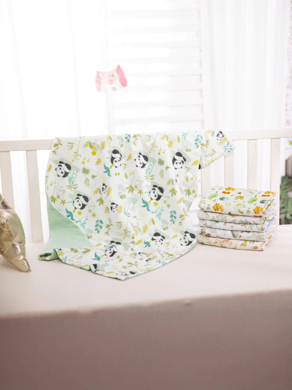 Sofos pledas — 70% bambuko pluošto, 30% medvilnės; kūdikiams; tinkamas vasarai, pavasariui ir rudeniui; raštai: gyvūnai, animaciniai personažai, gėlės